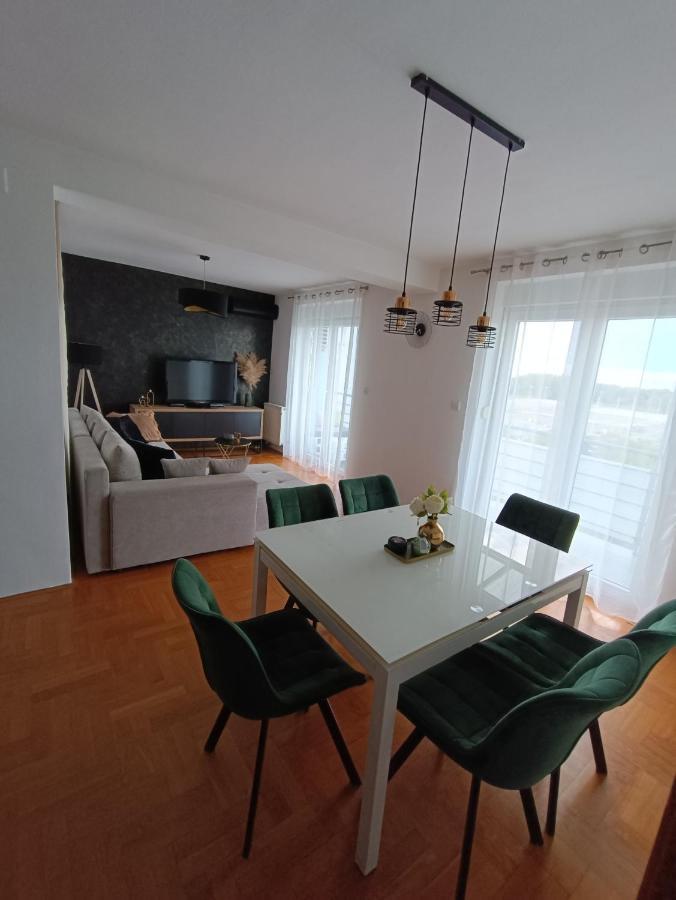 Arena Apartment โอซีเยก ภายนอก รูปภาพ