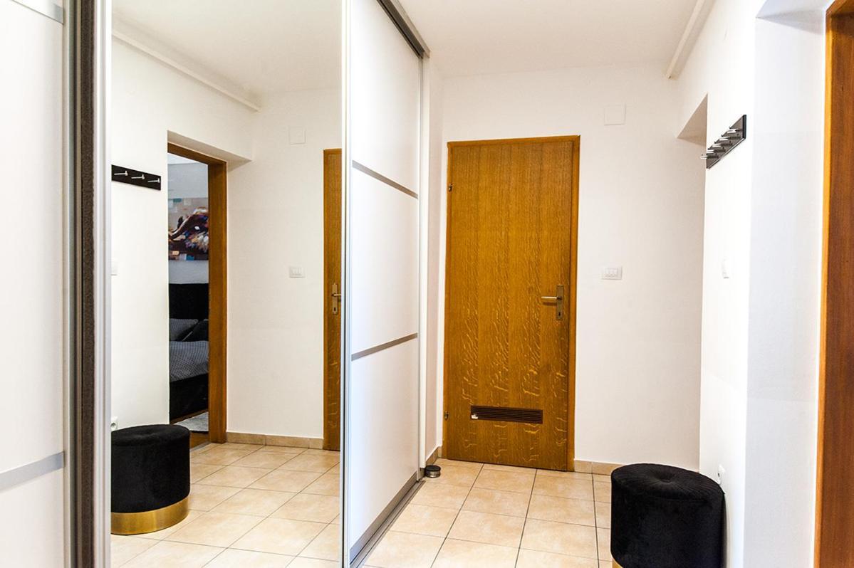 Arena Apartment โอซีเยก ภายนอก รูปภาพ